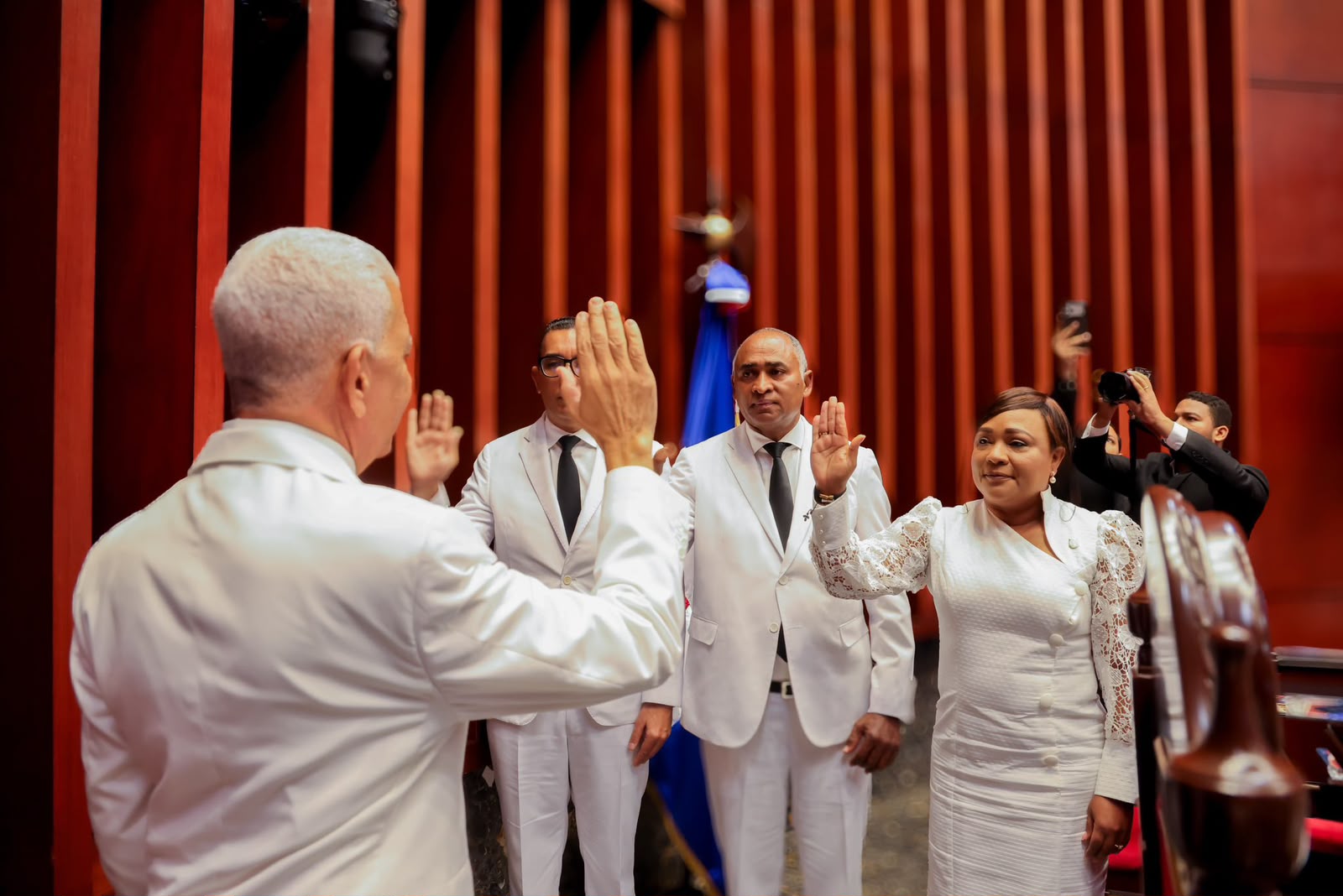 Ricardo de los Santos fue juramentado nuevamente como presidente y estará acompañado del congresista Julito Fulcar como vicepresidente. Mientras que los secretarios serán los senadores Guillermo Lama y Aracelis Villanueva.