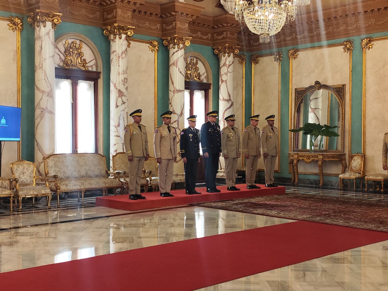 En la imagen, los nuevos altos mandos militares y policiales.
