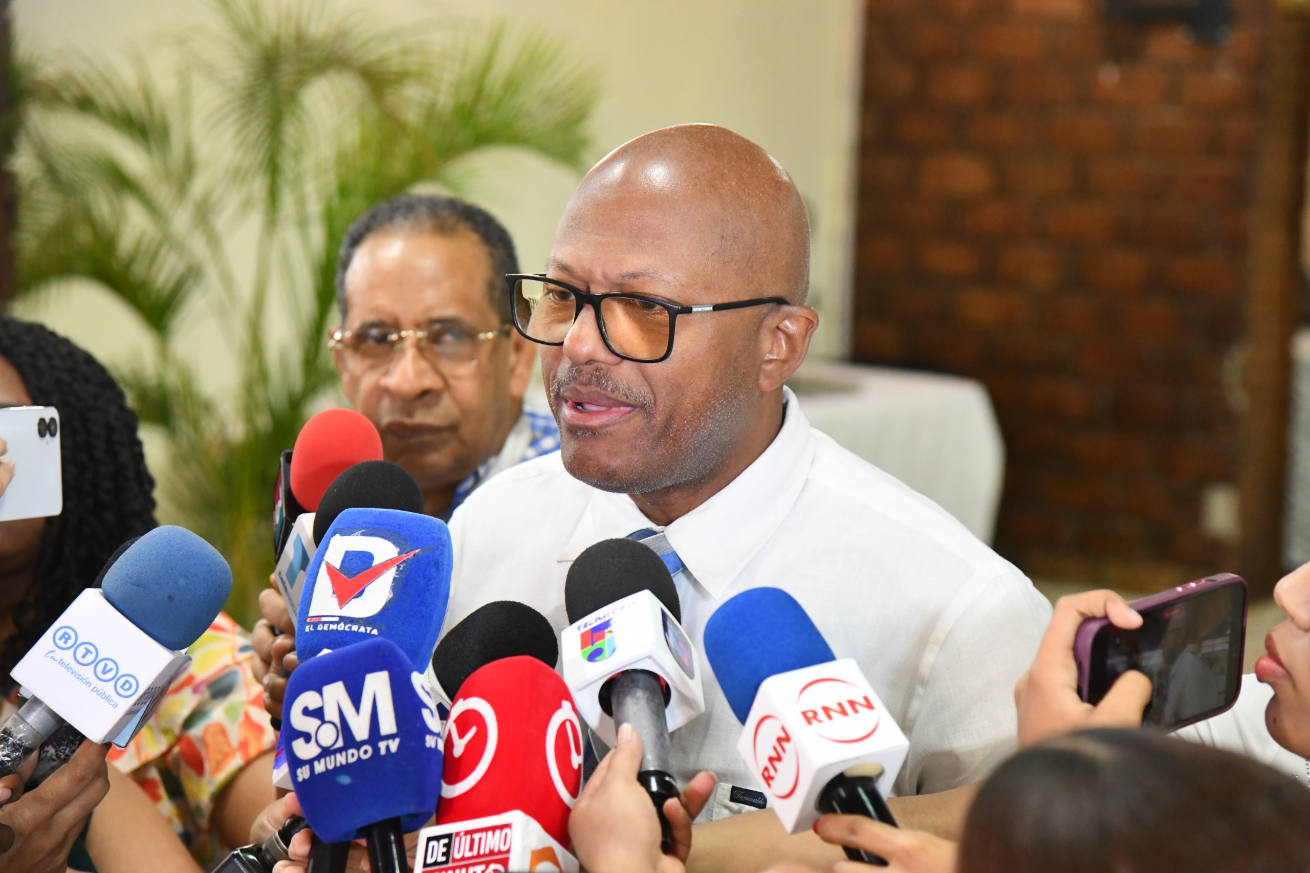 Luis Peña habla sobre las muertes neonatales en la maternidad de La Altagracia.