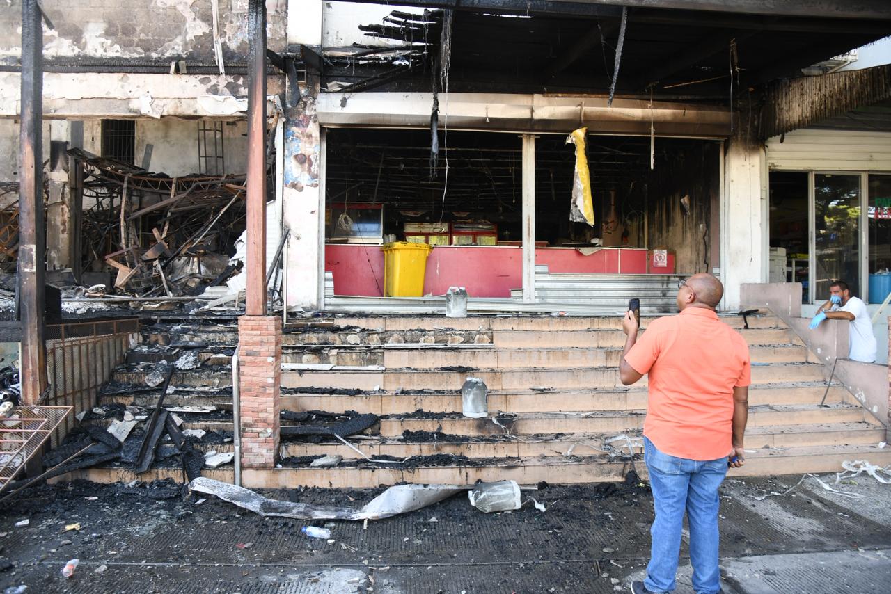 Escombros del edificio Luis Franco luego de sufrir incendio.
