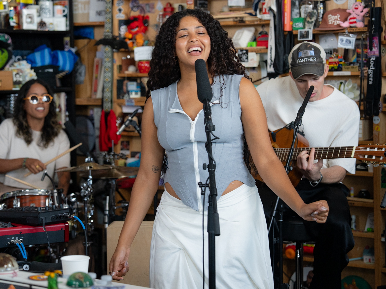 Yendry en su segunda sesión de Tiny Desk.