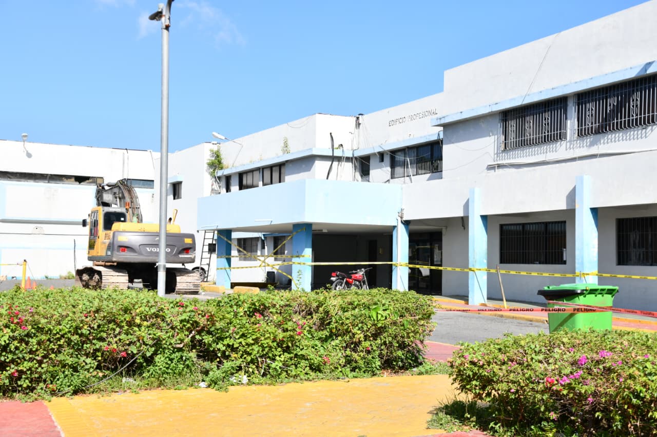 Hospital Salvador B Gautier, con las puertas cerradas