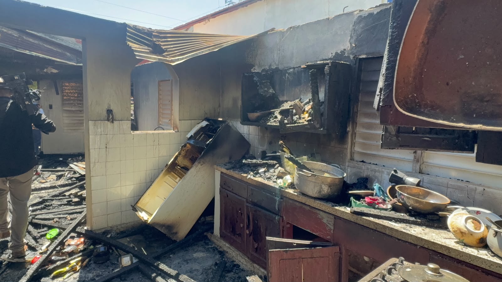 Restos de la vivienda tras el incendio.