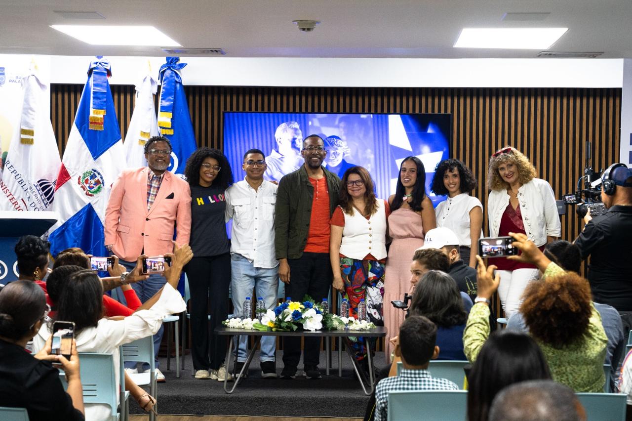 Jhonnié Mercedes y Clara Luz Lozano retoman sus personajes de Berto y Alicia.