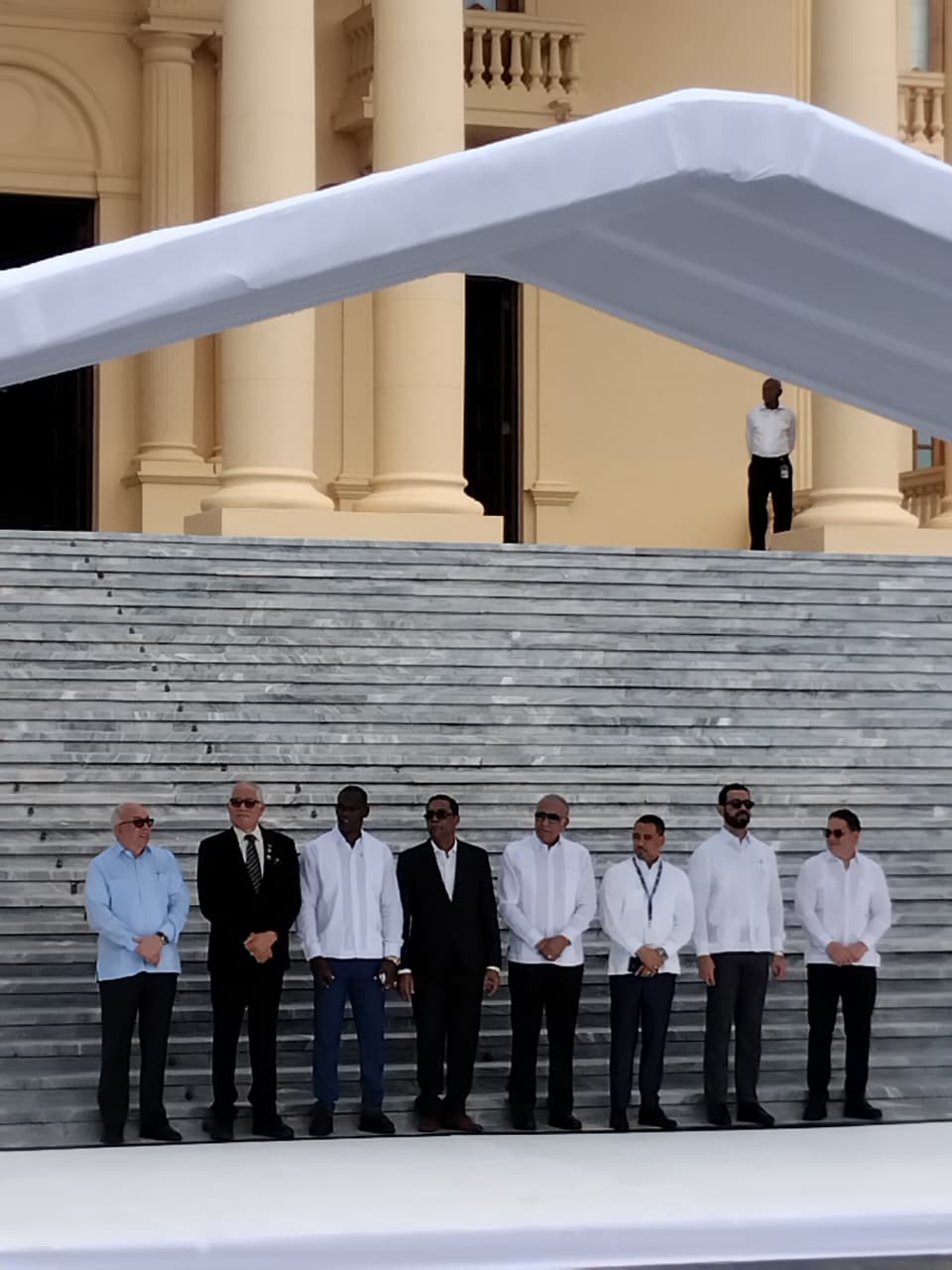Gobierno entrega 50 camiones compactadores para 18 provincias