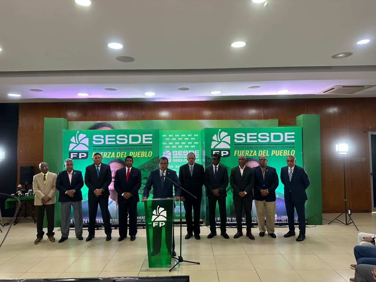 Fuerza del Pueblo exige investigar desvío de municiones dominicanas hacia bandas haitianas