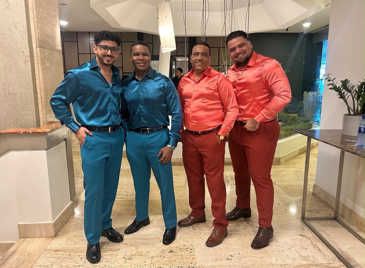 Los Novel Poppys junto a los reyes del humor miguel y raymond
