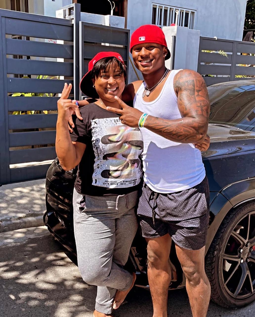 Carlos Jorge y su madre